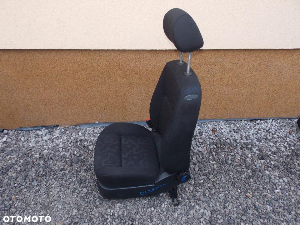 FOTEL LEWY PRZÓD KIEROWCY SKODA OCTAVIA II - 2
