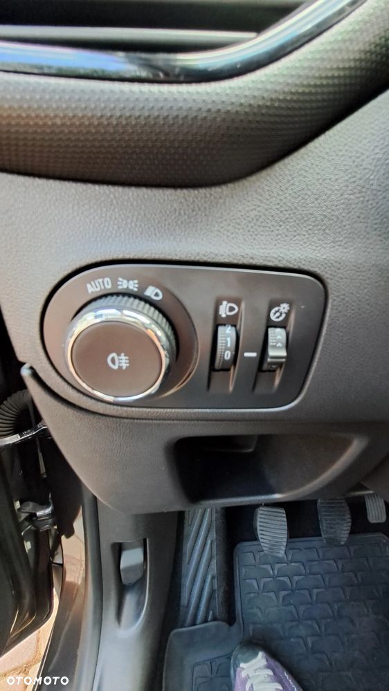 Opel Crossland X - 8