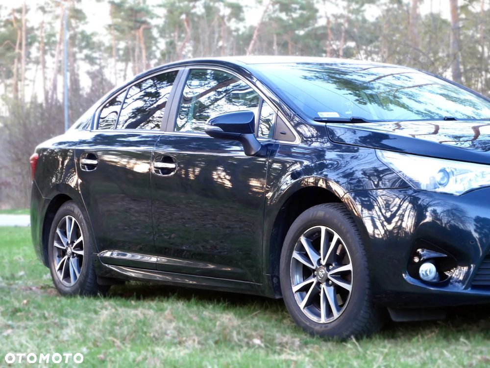 Toyota Avensis 1.8 Premium - 18