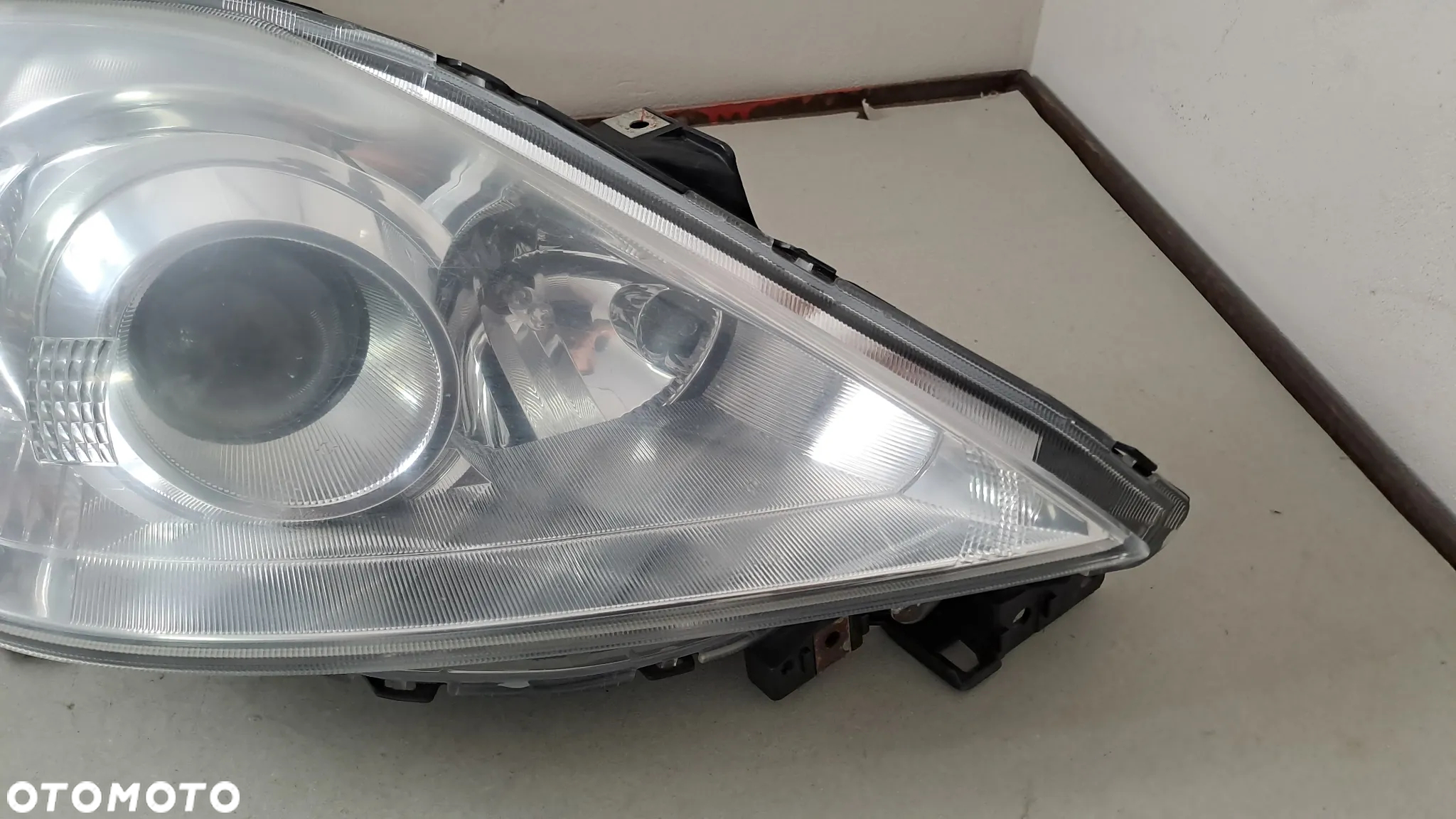 MAZDA 5 I CR LIFT 08-10 LAMPA PRAWA PRZÓD C291-51030 EU - 2