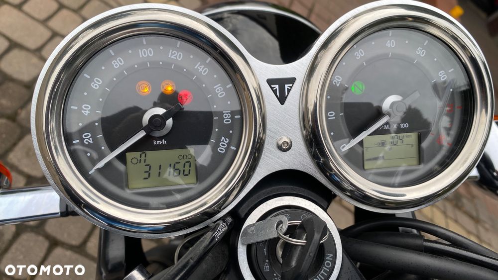 Triumph Bonneville - 17