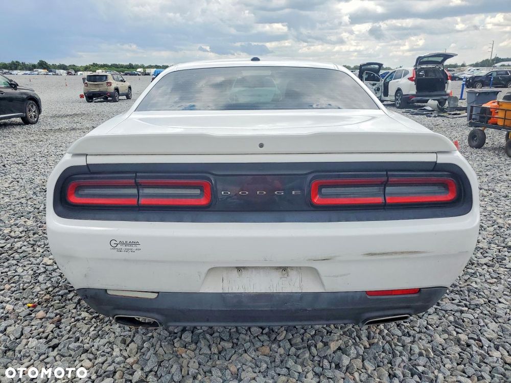 Dodge Challenger - 7