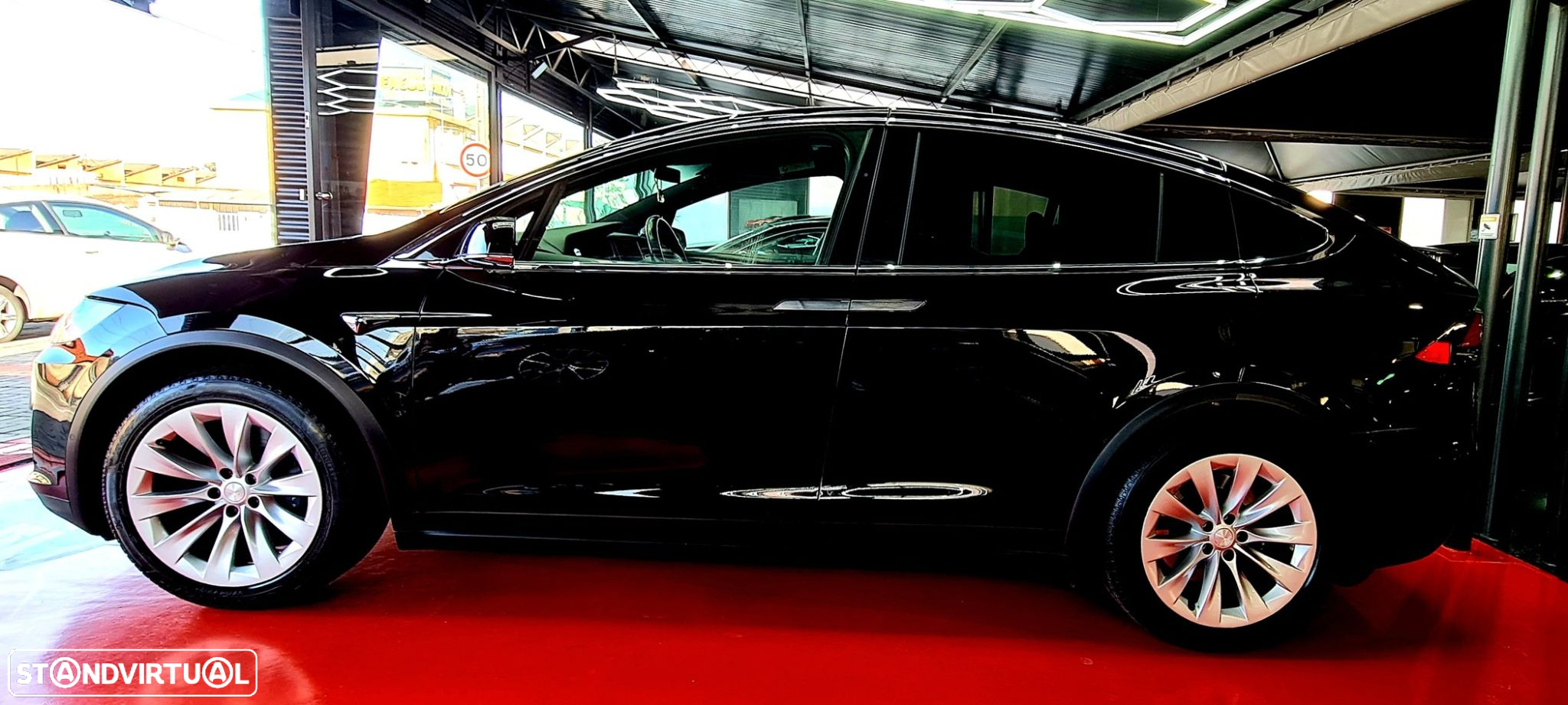 Tesla Model X - 5