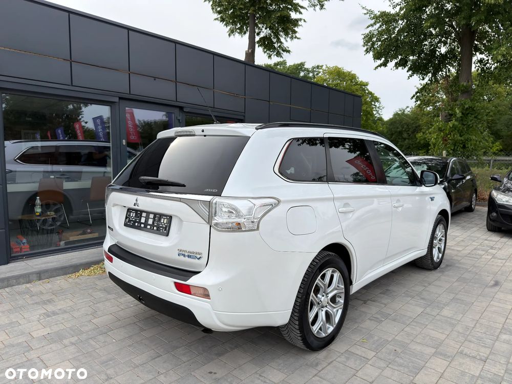 Mitsubishi Outlander Instyle NAVI + - 6