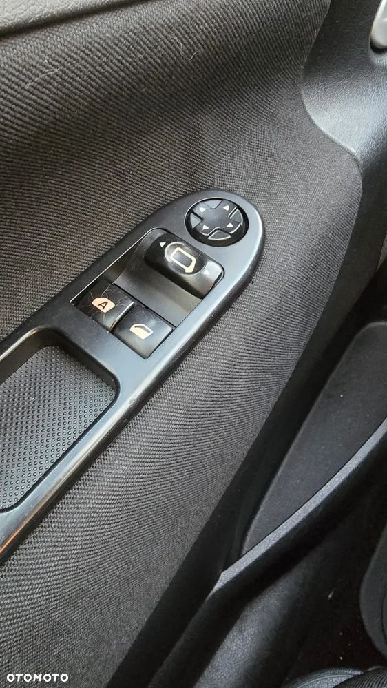 Peugeot 207 - 15