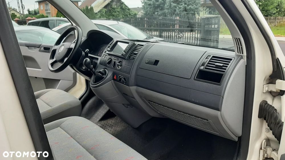 Volkswagen Caravelle - 10