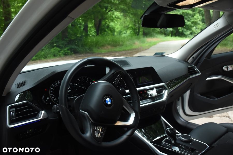 BMW Seria 3 320i - 14