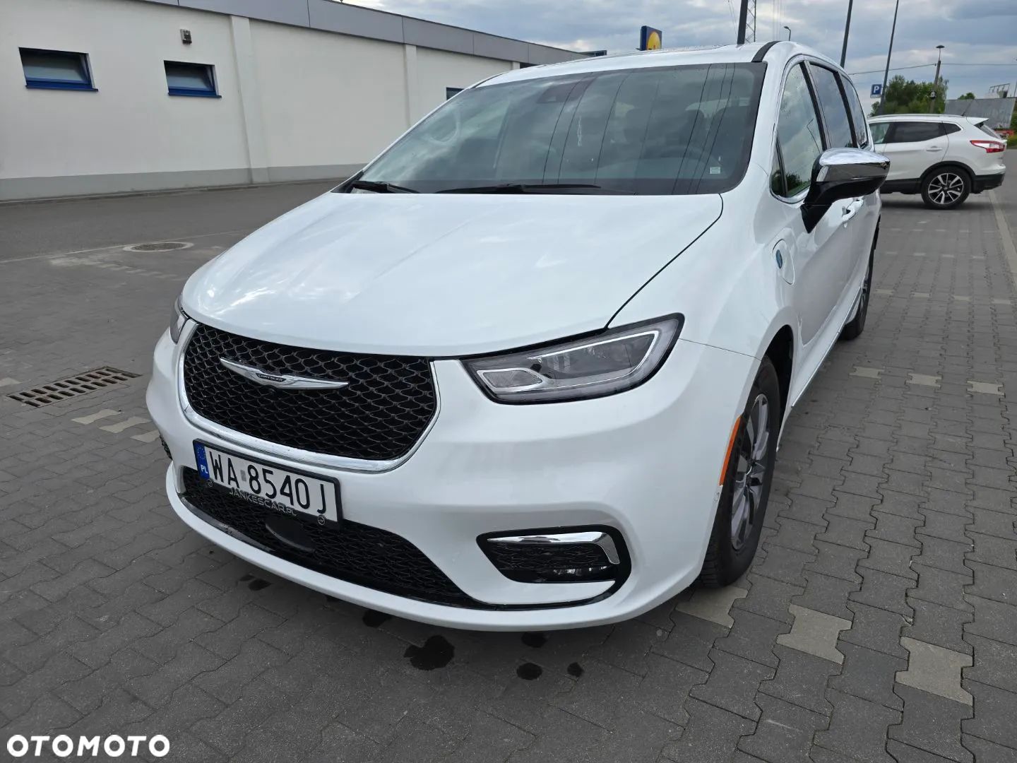 Chrysler Pacifica - 1