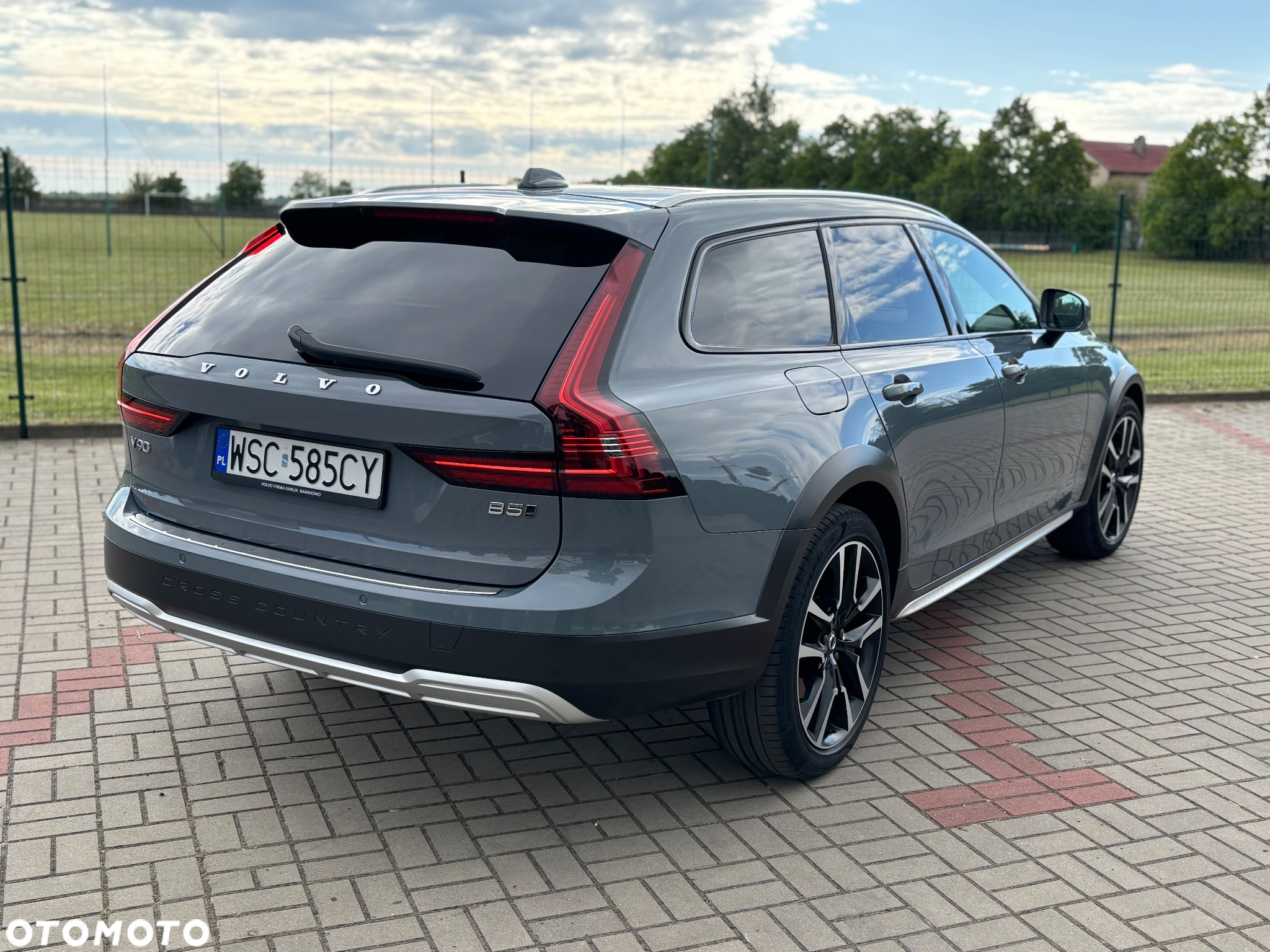 Volvo V90 Cross Country D5 AWD Pro - 4