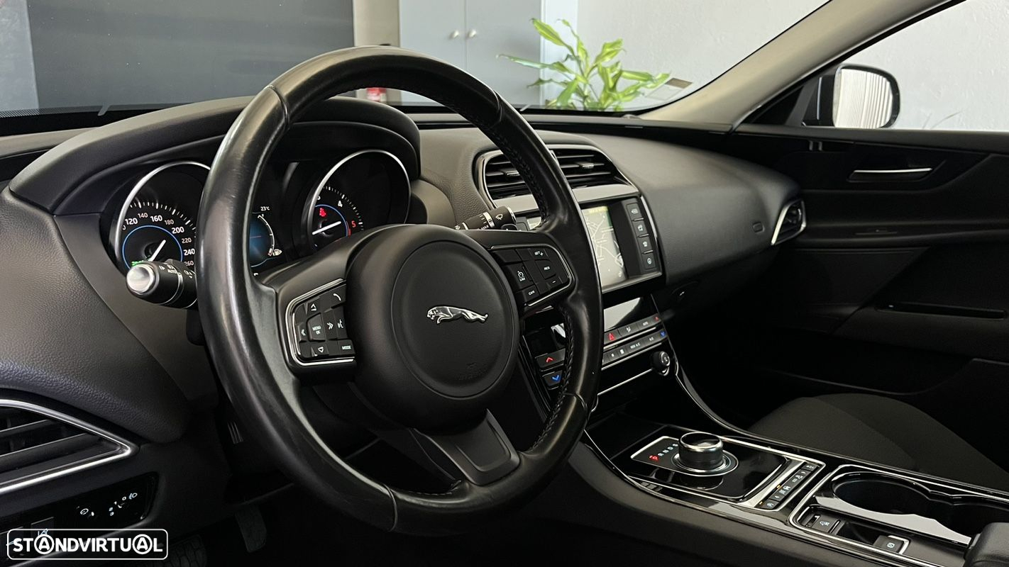 Jaguar XE 2.0 D Prestige Aut. - 12