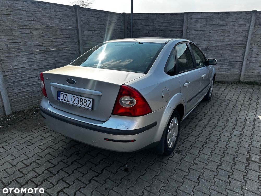 Ford Focus 1.6 16V Trend - 14