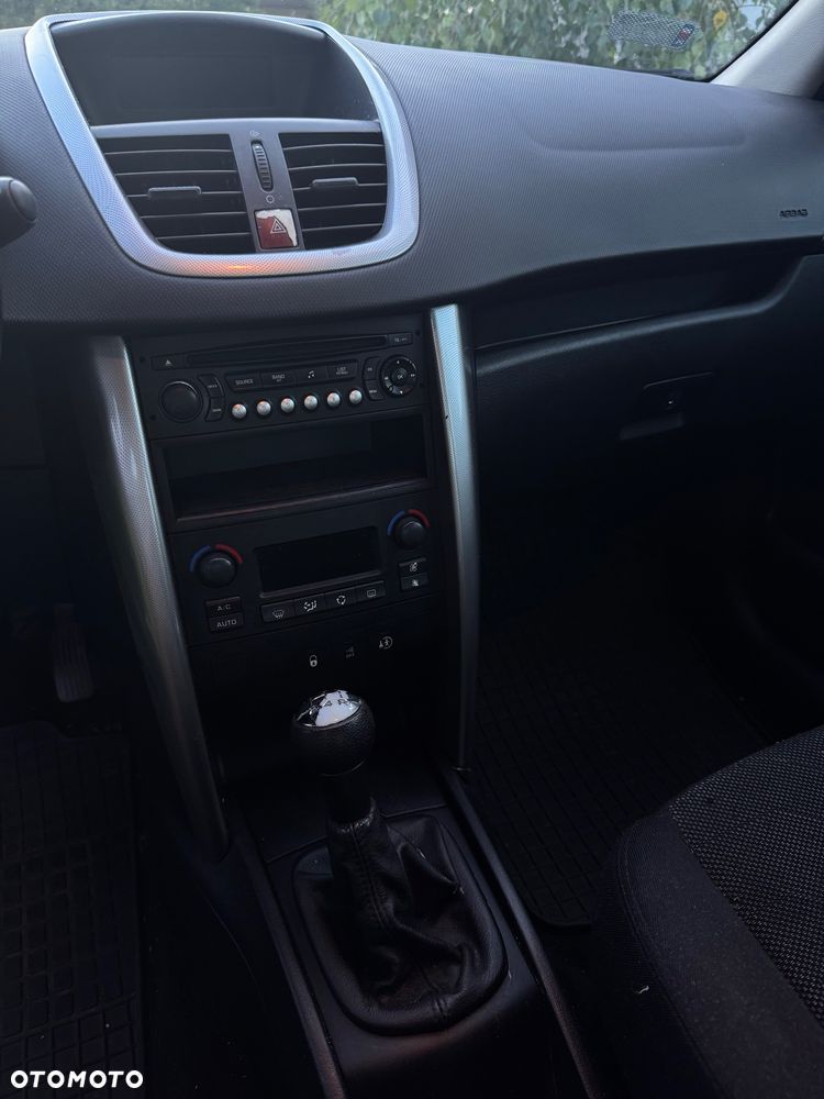 Peugeot 207 - 18