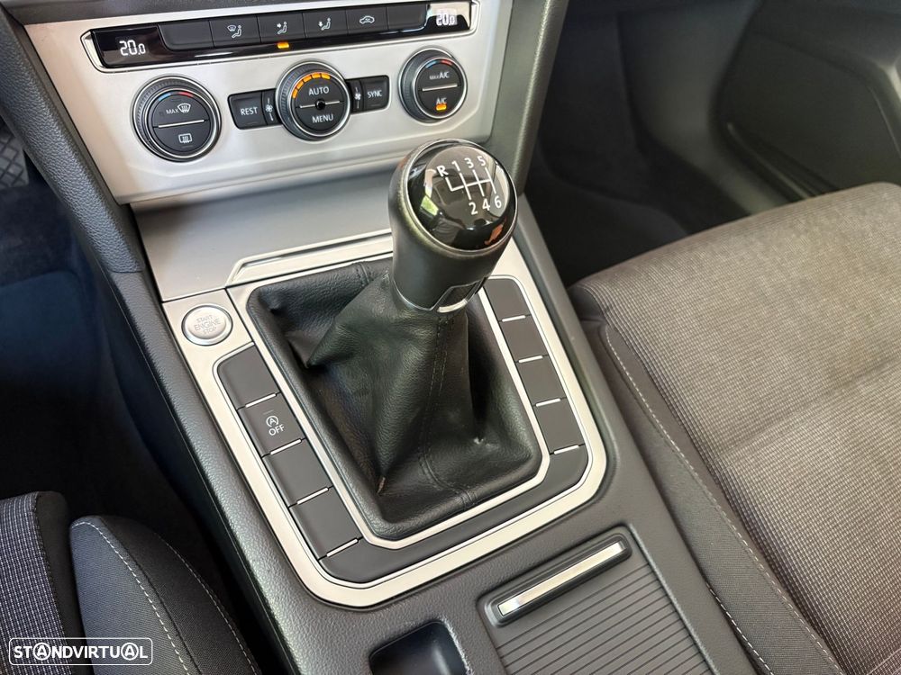 VW Passat Variant 2.0 TDI Confortline - 36