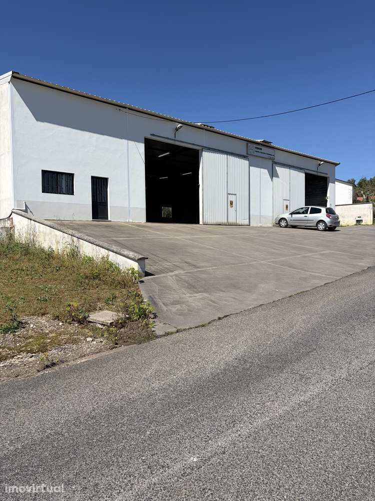 Armazém com Licença de utilização para Comércio, serviços e Indústria - Grande imagem: 2/19