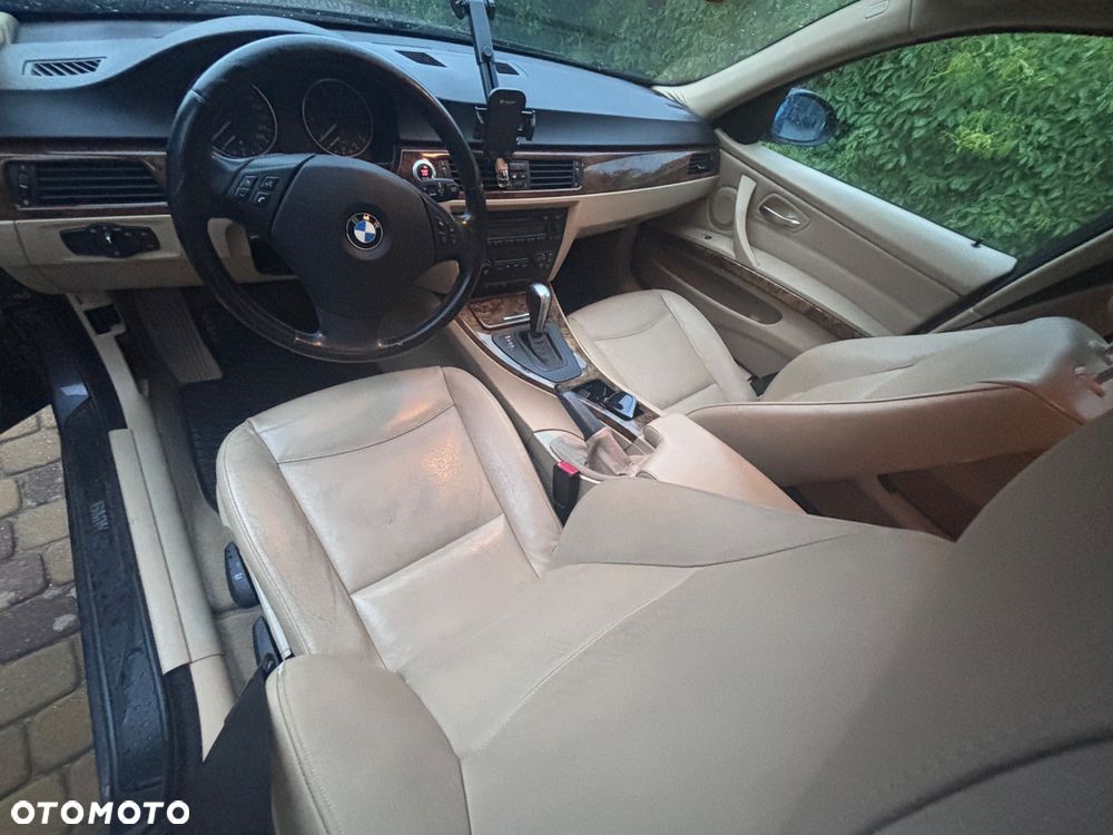 BMW Seria 3 320i - 3