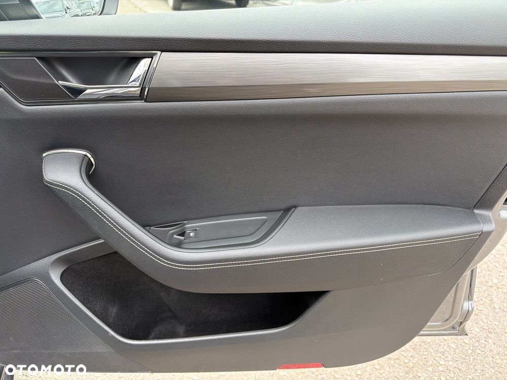 Skoda Superb 2.0 TDI SCR Style DSG - 37