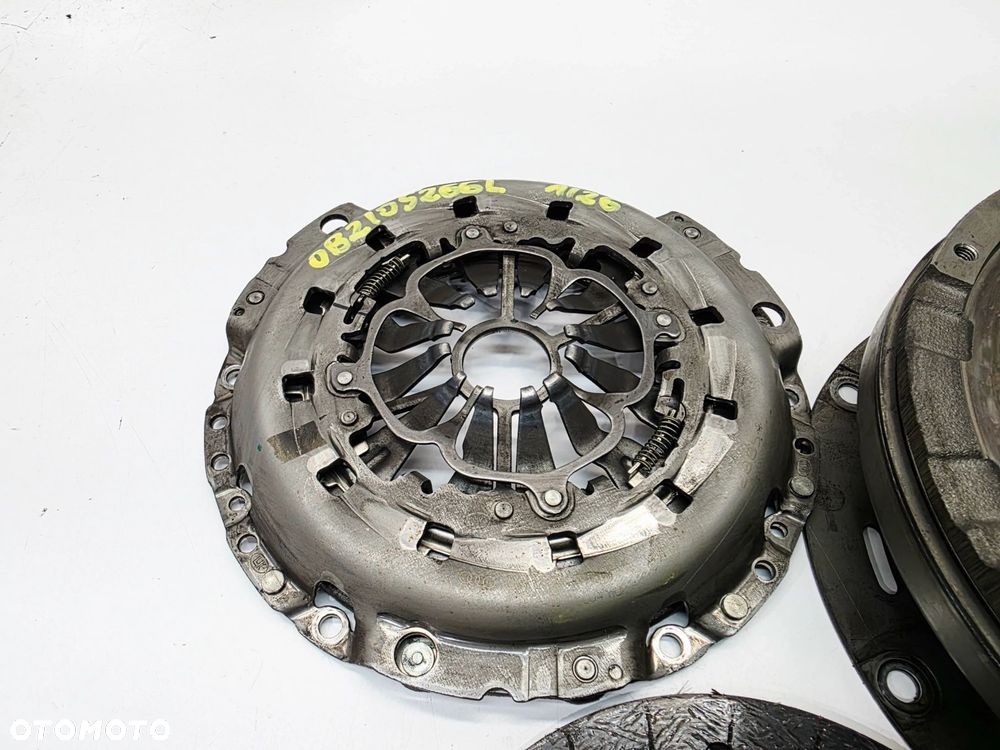 KOŁO DWUMASOWE SPRZĘGŁO AUDI A4 B8 A5 A6 C7 2.0 TDI TFSI 0B2105266L 1/26 - 4