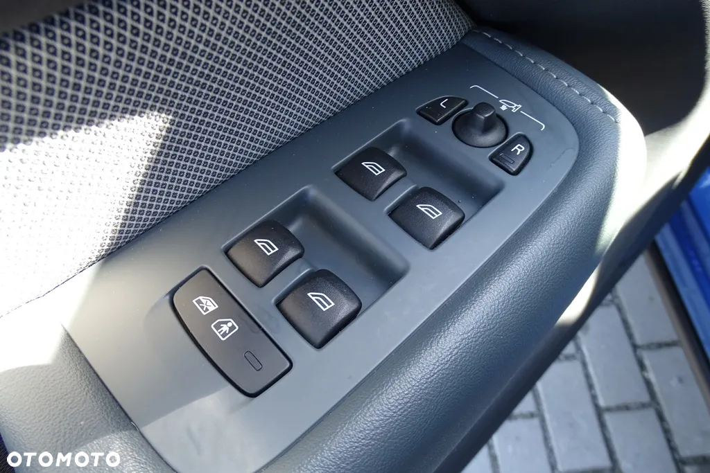 Volvo XC 60 T8 Twin Engine AWD Geartronic RDesign - 24