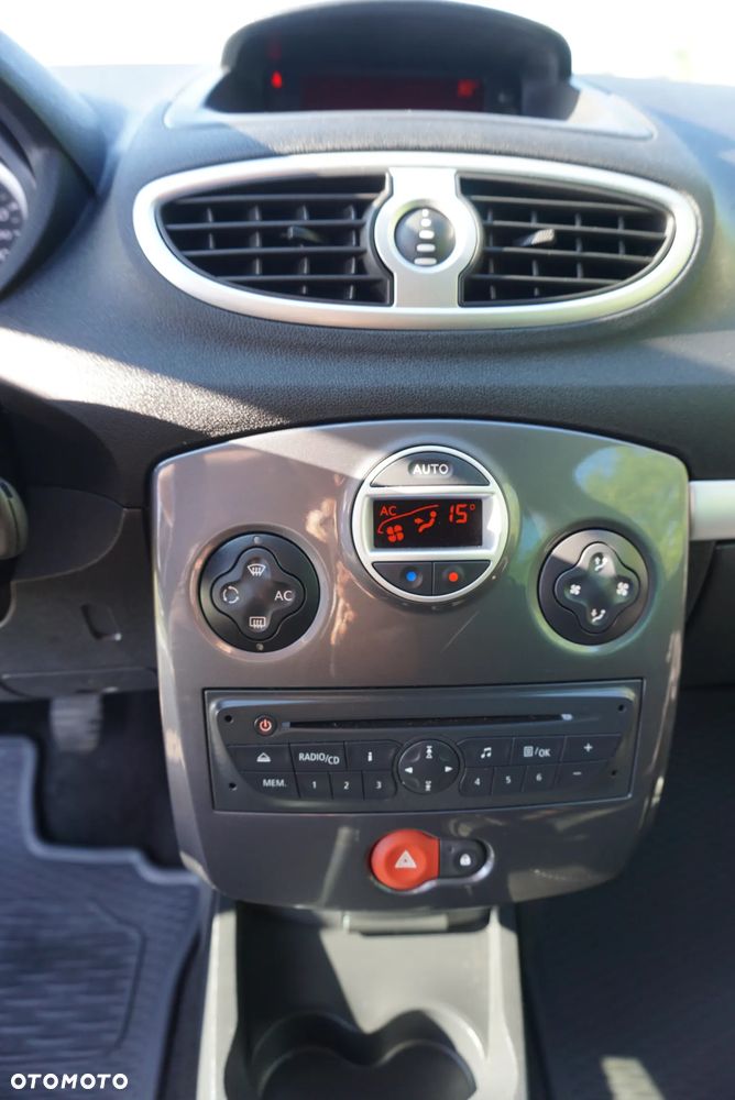 Renault Clio 1.2 16V 75 Expression - 28