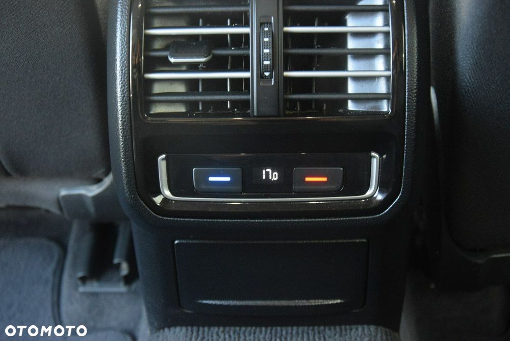 Volkswagen Passat - 32