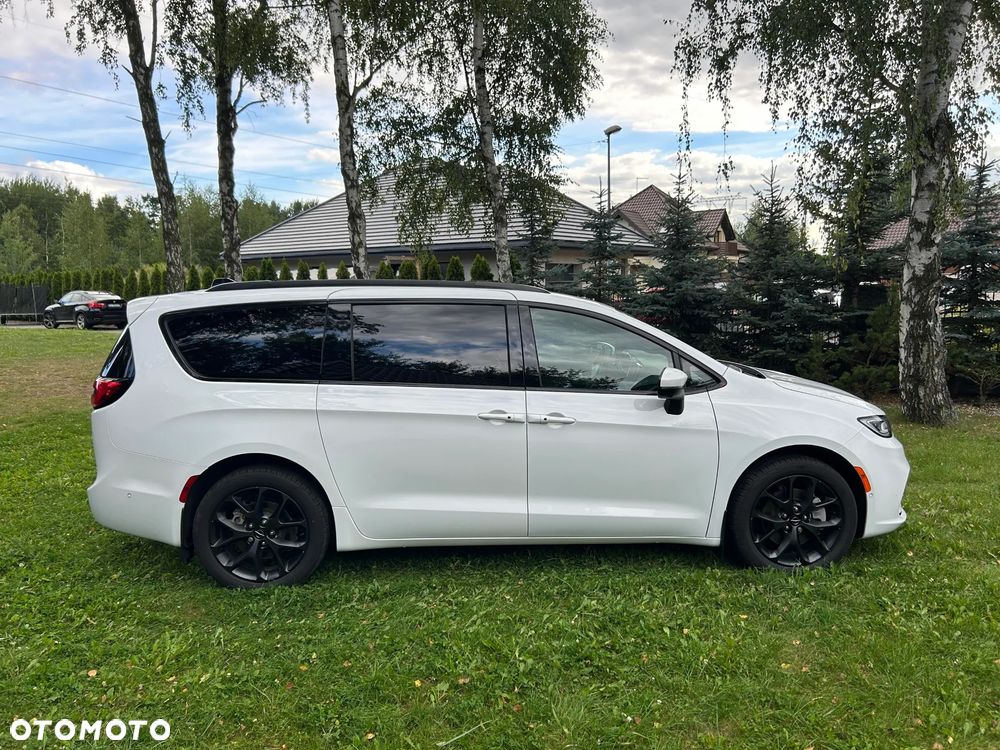Chrysler Pacifica - 12