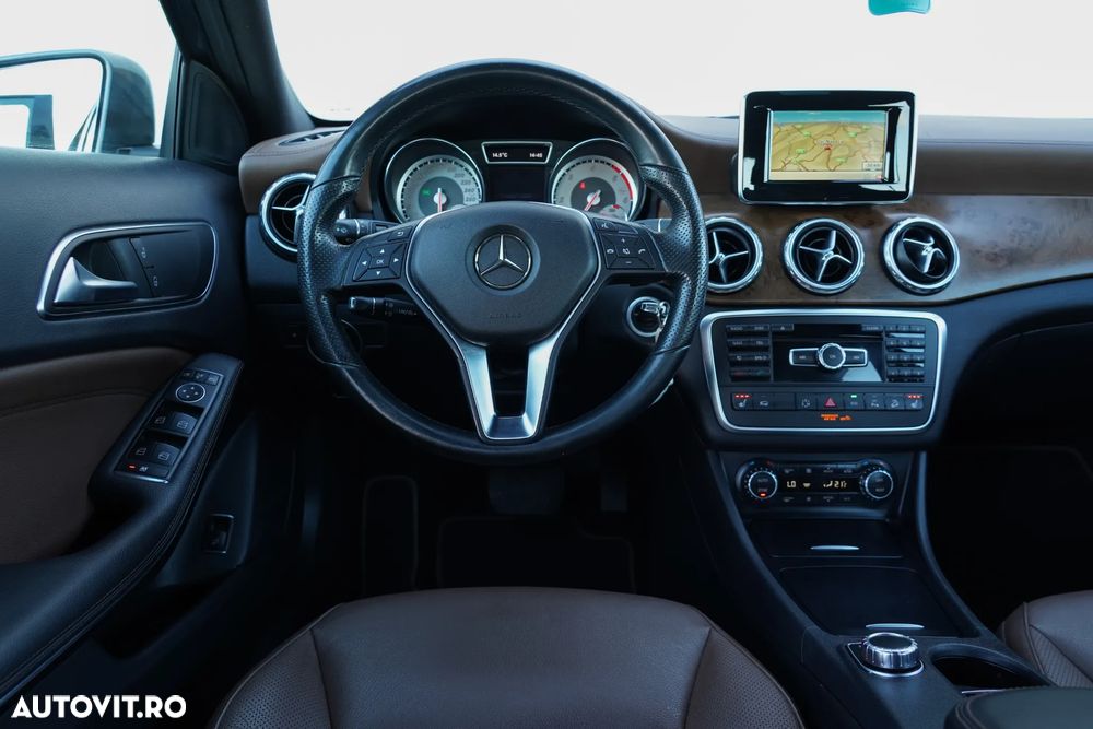 Mercedes-Benz GLA 220 d 4Matic 7G-DCT Urban - 12