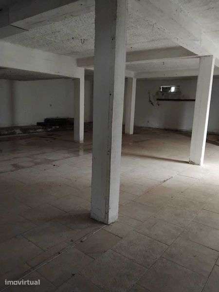 Arrenda-se Armazém