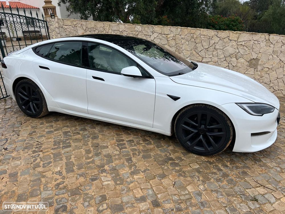 Tesla Model S - 9