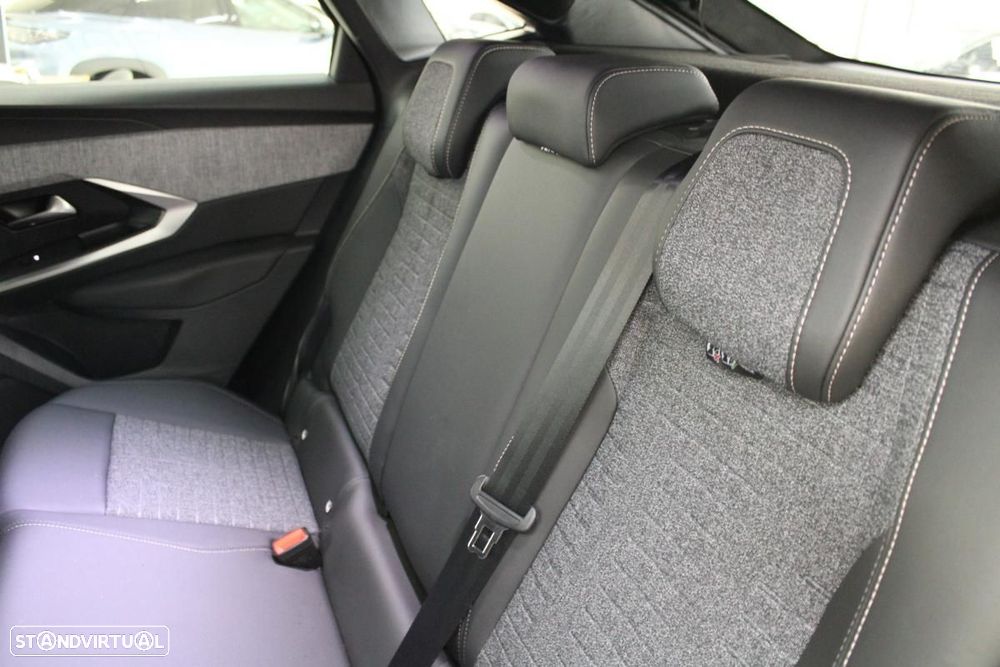Peugeot E-3008 73 kWh Allure - 12