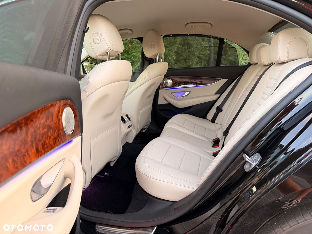 Mercedes-Benz Klasa E 220 d 4-Matic 9G-TRONIC - 8