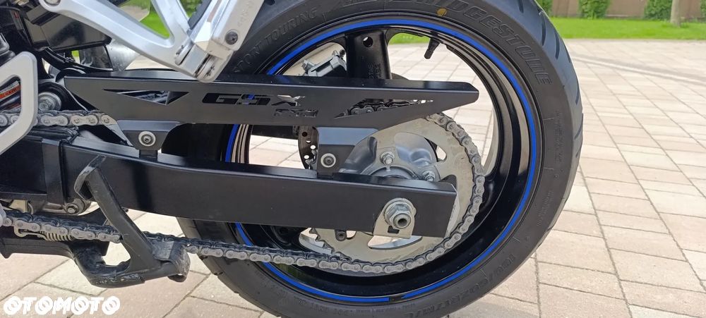 Suzuki GSX - 33