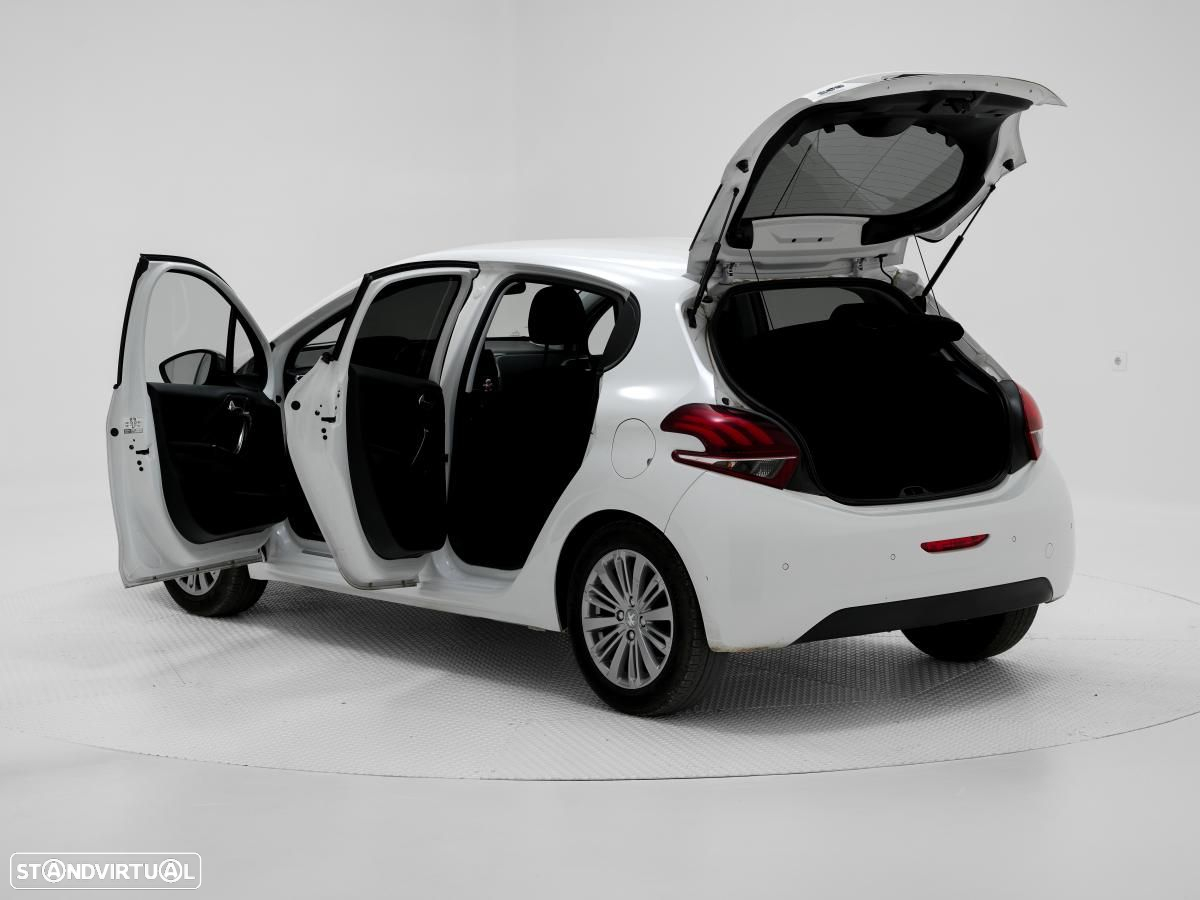Peugeot 208 - 5