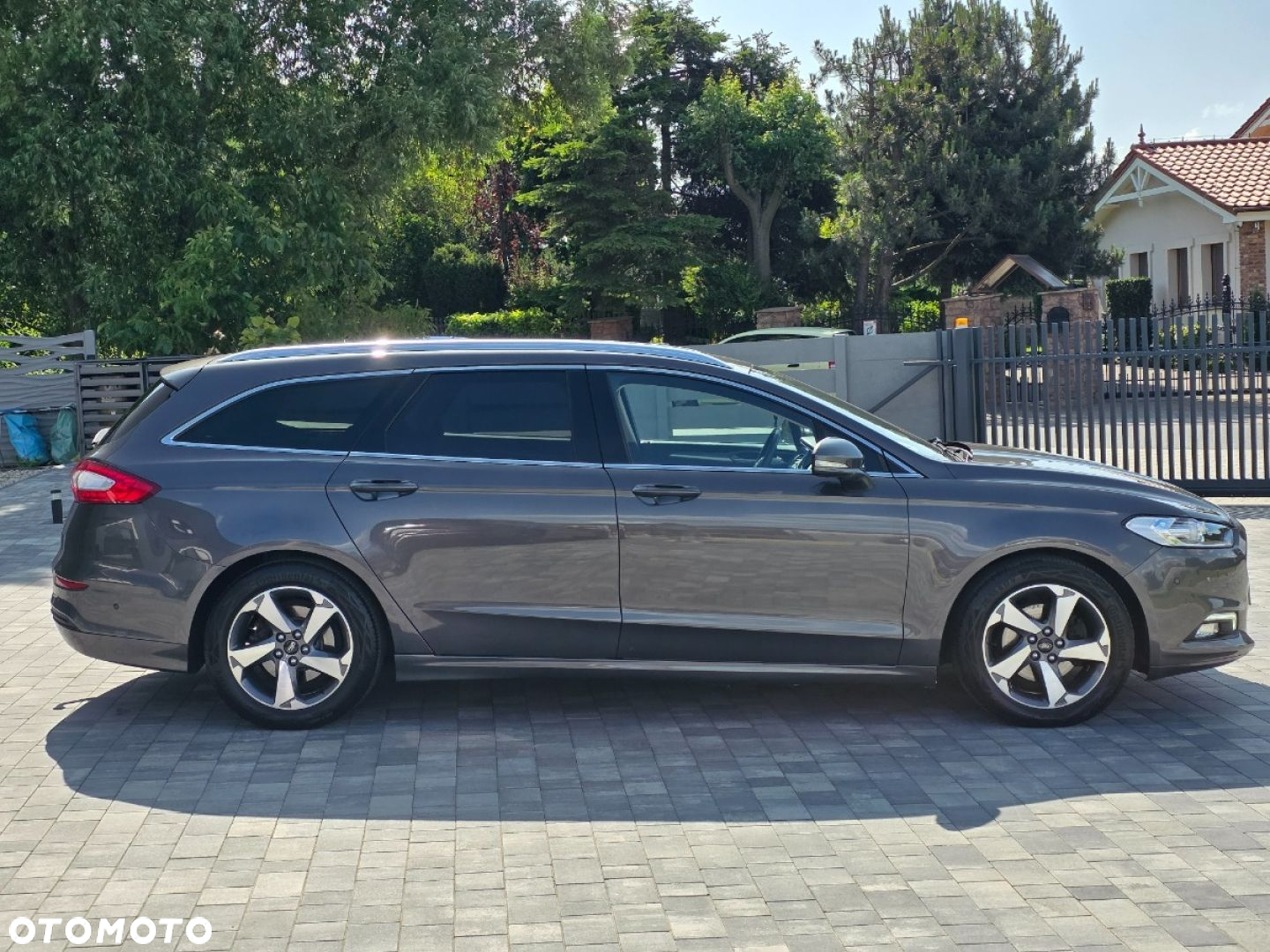 Ford Mondeo - 36