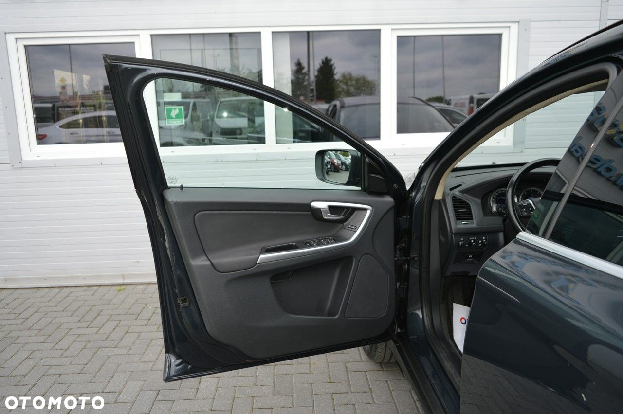 Volvo XC 60 D4 Geartronic Momentum - 32