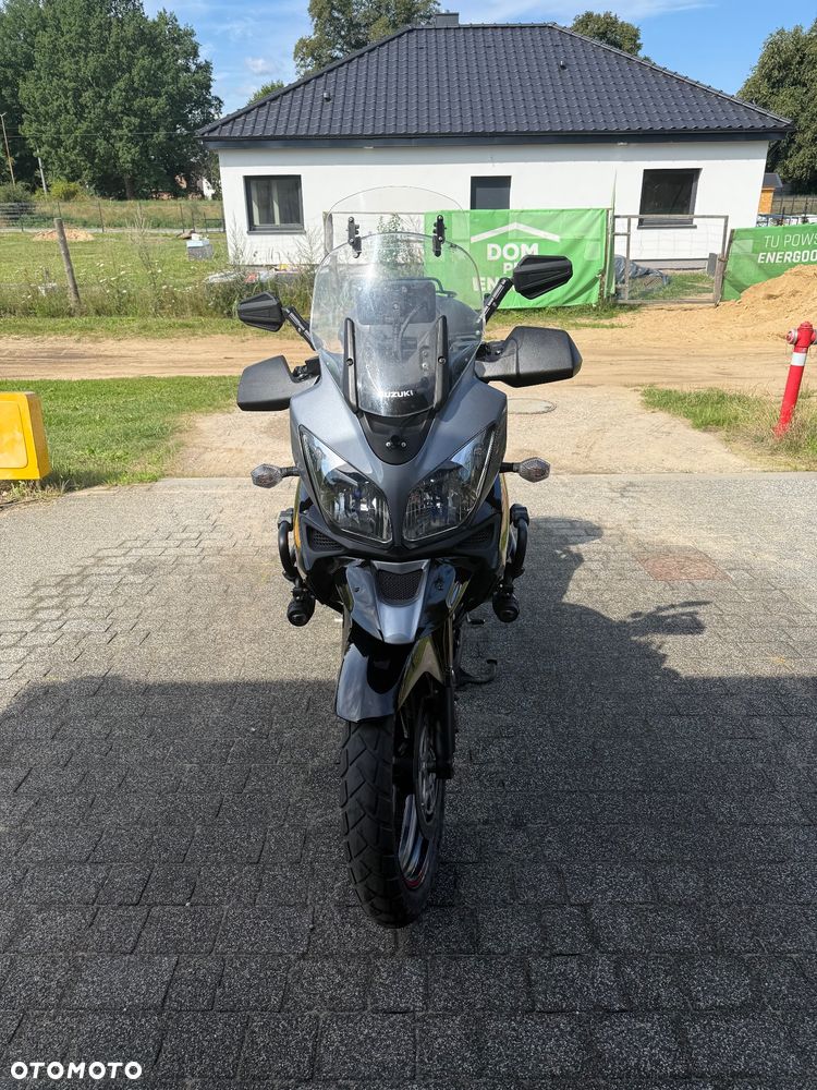 Suzuki V-STROM - 10
