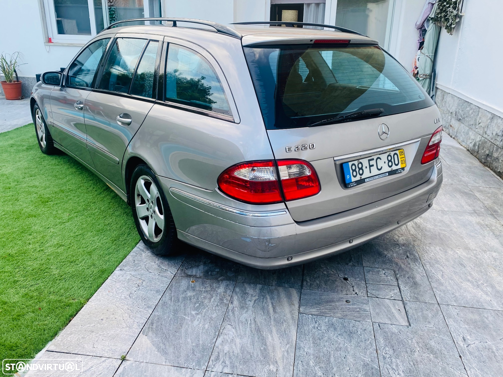 Mercedes-Benz E 220 CDi Avantgarde - 23