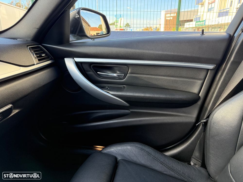 BMW 320 d Touring Sport-Aut. Efficient Dynamics Edition Sport Line - 35