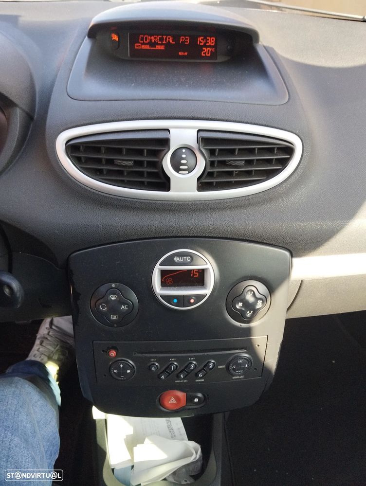 Renault Clio 1.5 dCi Dynamique S - 9