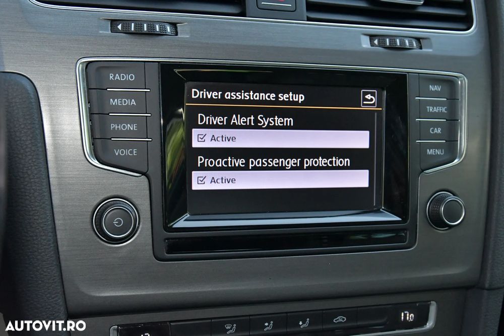 Volkswagen Golf 1.6 TDI BlueMotion Technology DSG Comfortline - 28