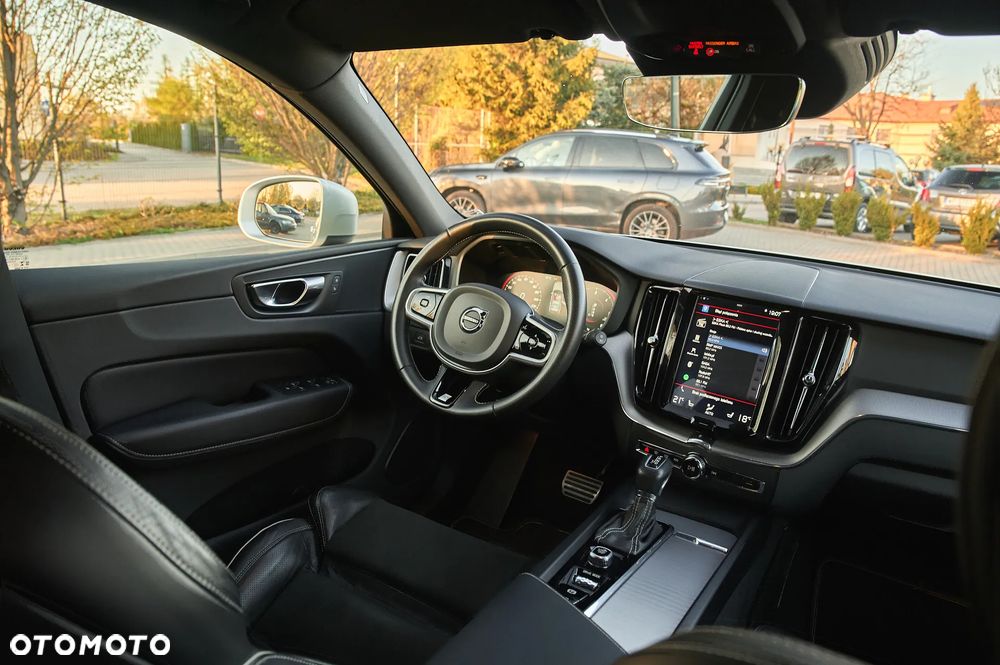 Volvo XC 60 D4 R-Design - 28