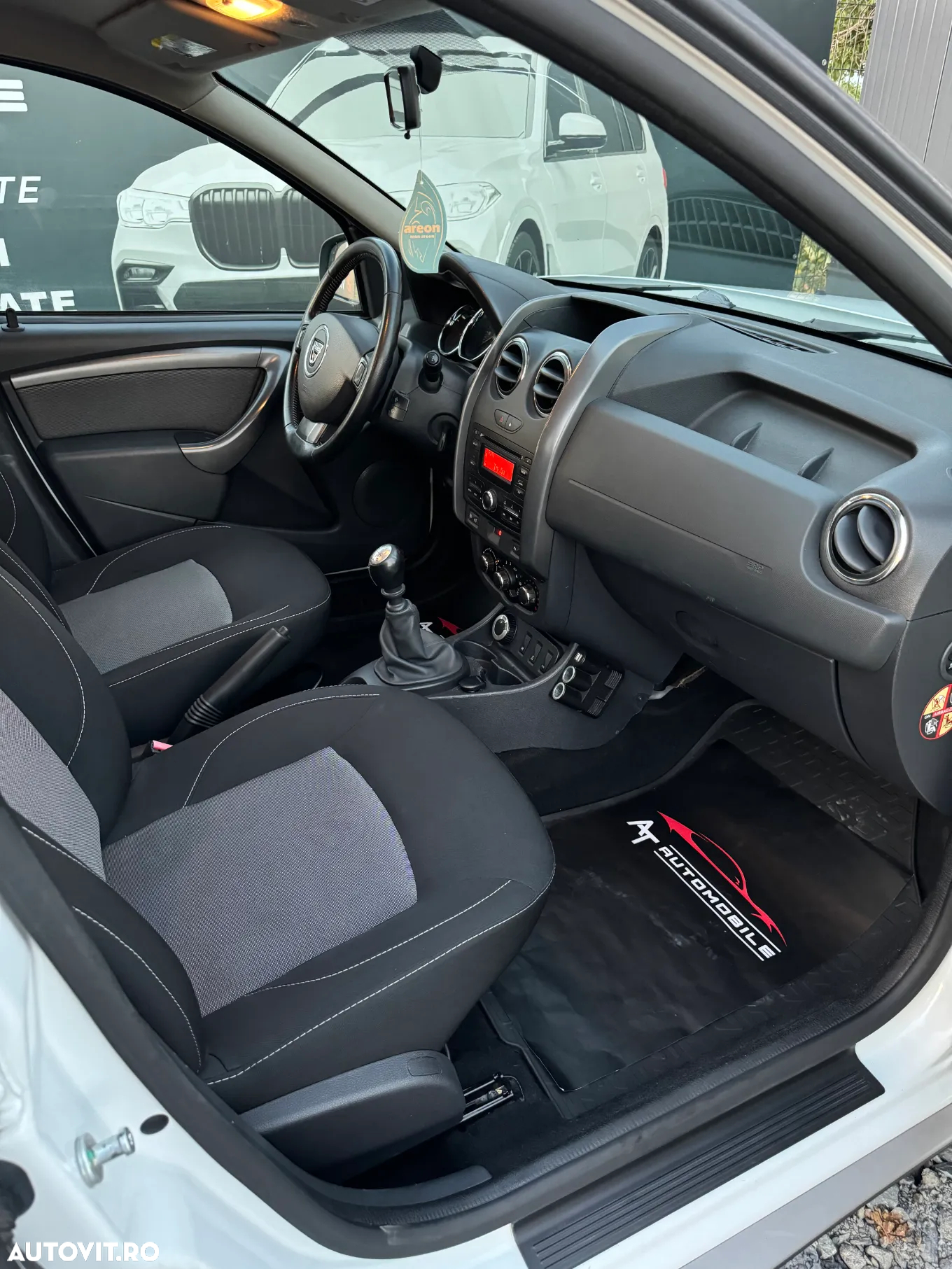 Dacia Duster TCe 125 4x4 Laureate - 9