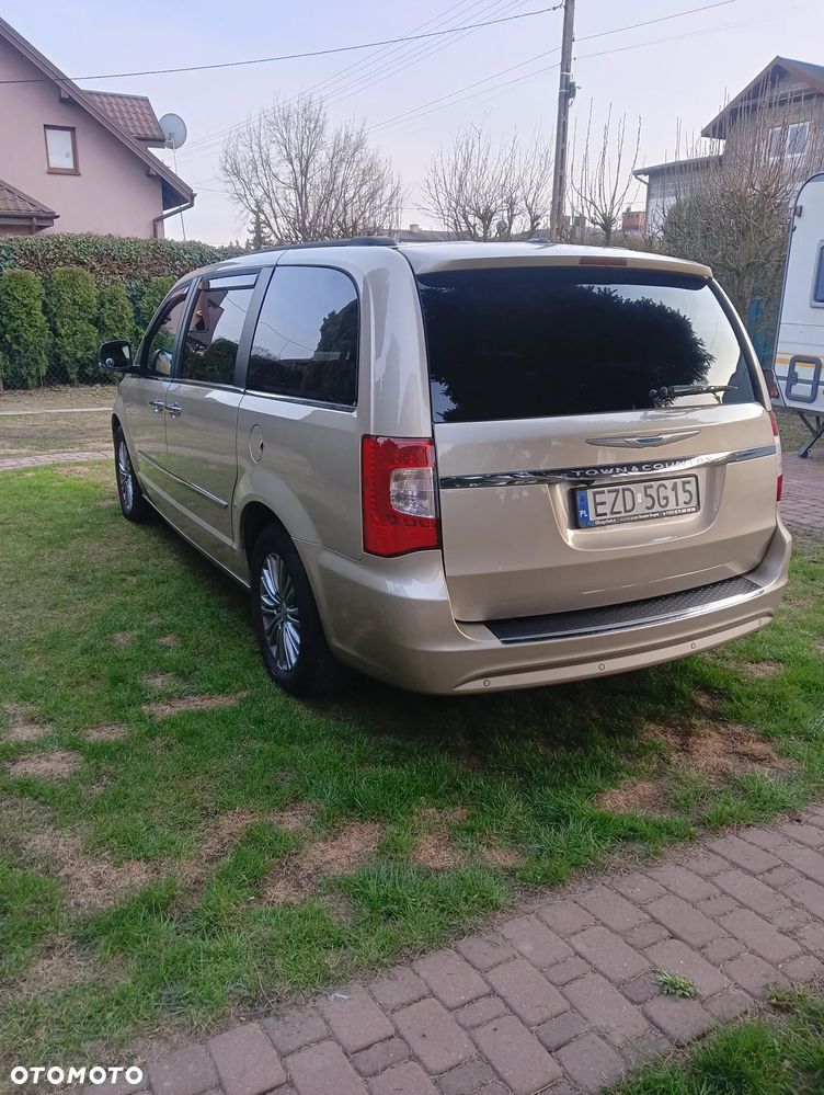 Chrysler Town & Country 3.6 Limited - 9