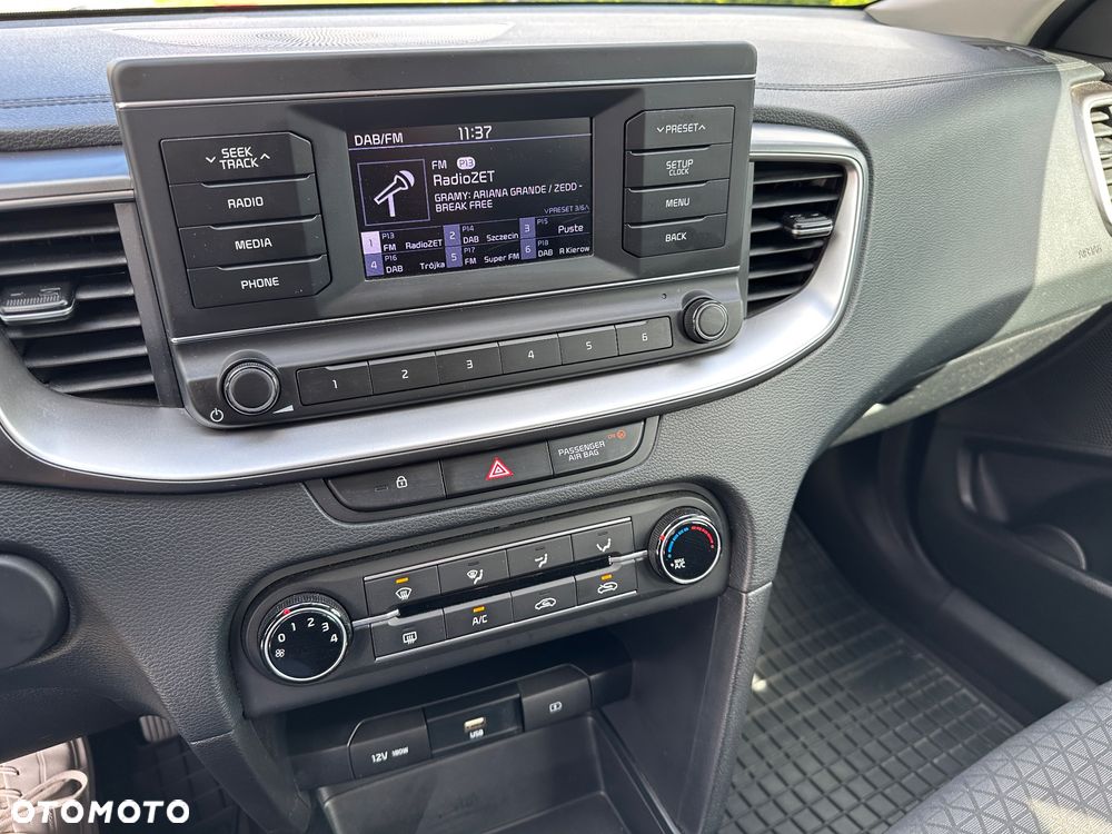 Kia Ceed 1.6 CRDi SCR M - 10