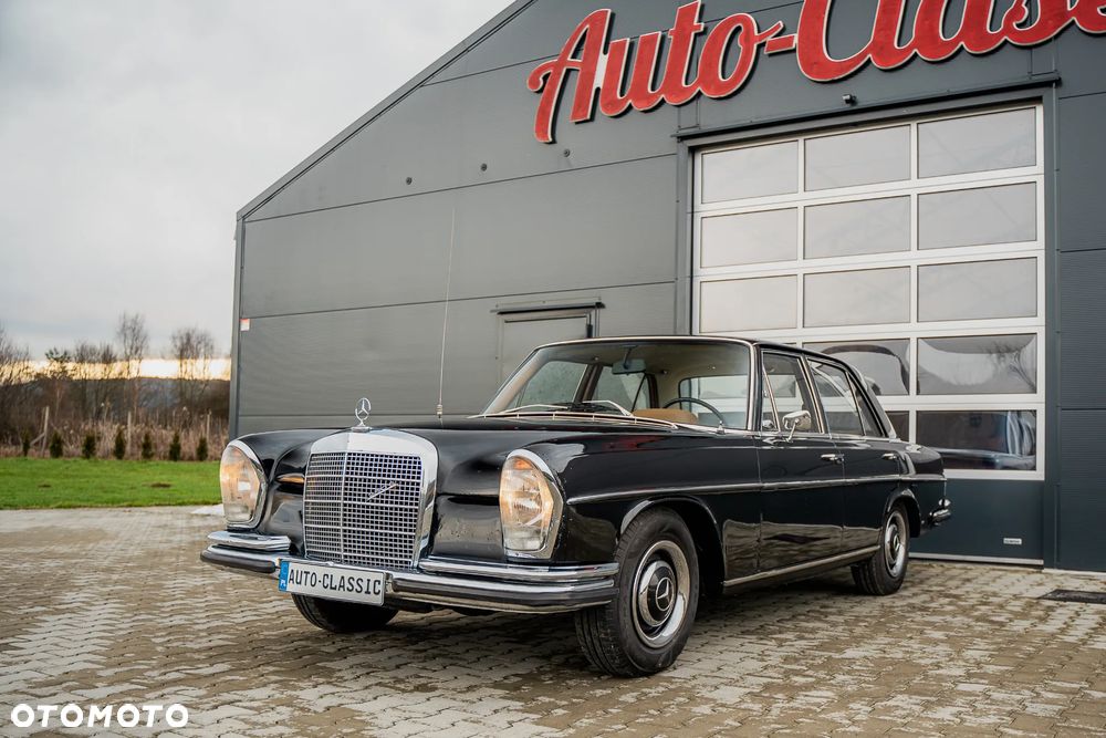 Mercedes-Benz 280 - 1