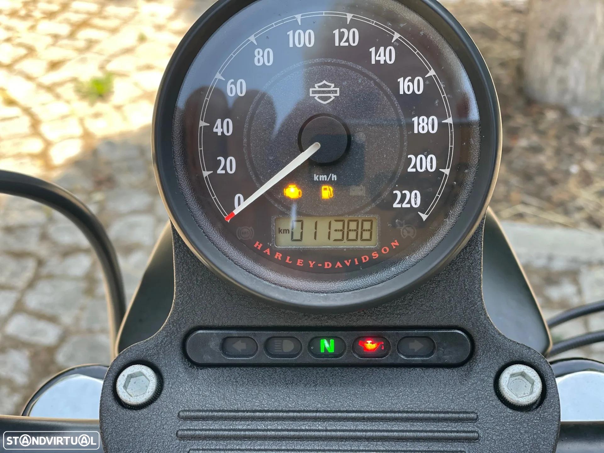 Harley-Davidson Sportster IRON 883 - 11