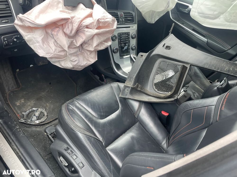 Dezmembram Volo XC60 An 2017 motor D4204T4 automata - 4