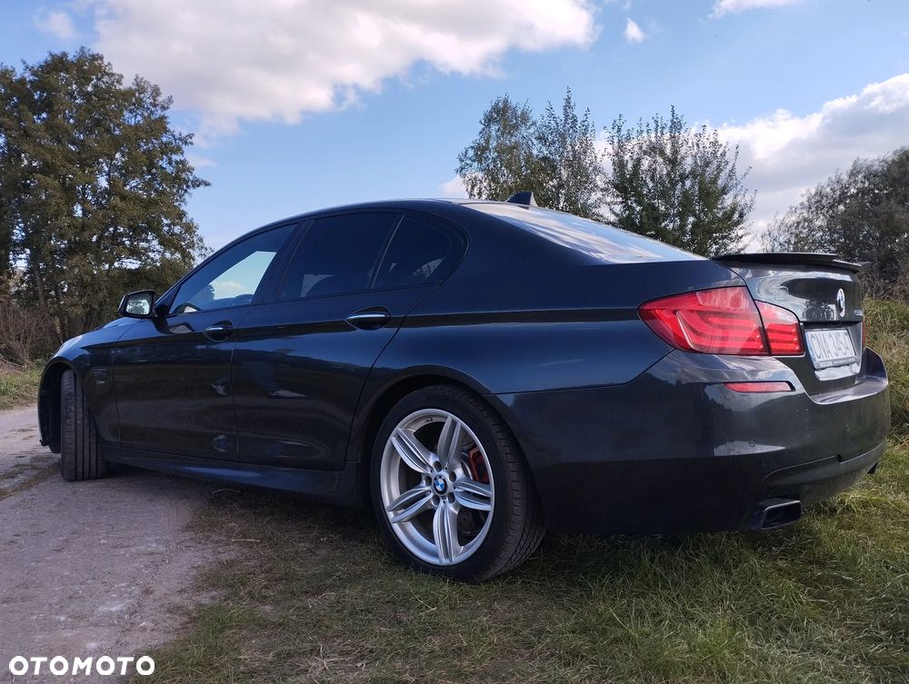BMW Seria 5 550i - 11