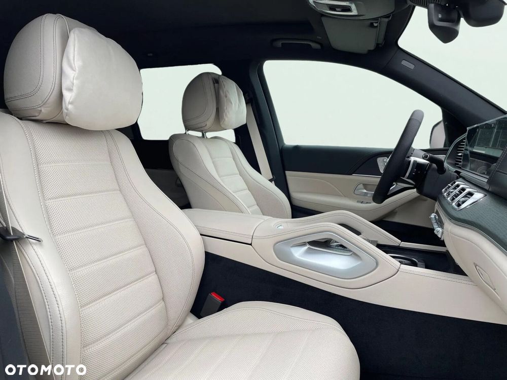 Mercedes-Benz GLS - 24