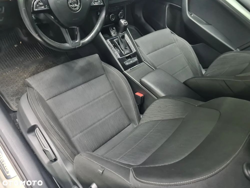Skoda Superb 2.0 TDI DSG Sportline - 33