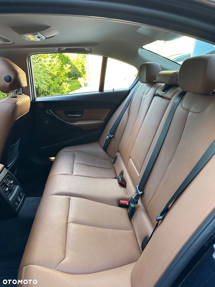 BMW Seria 3 335i xDrive Sport-Aut Luxury Line - 19